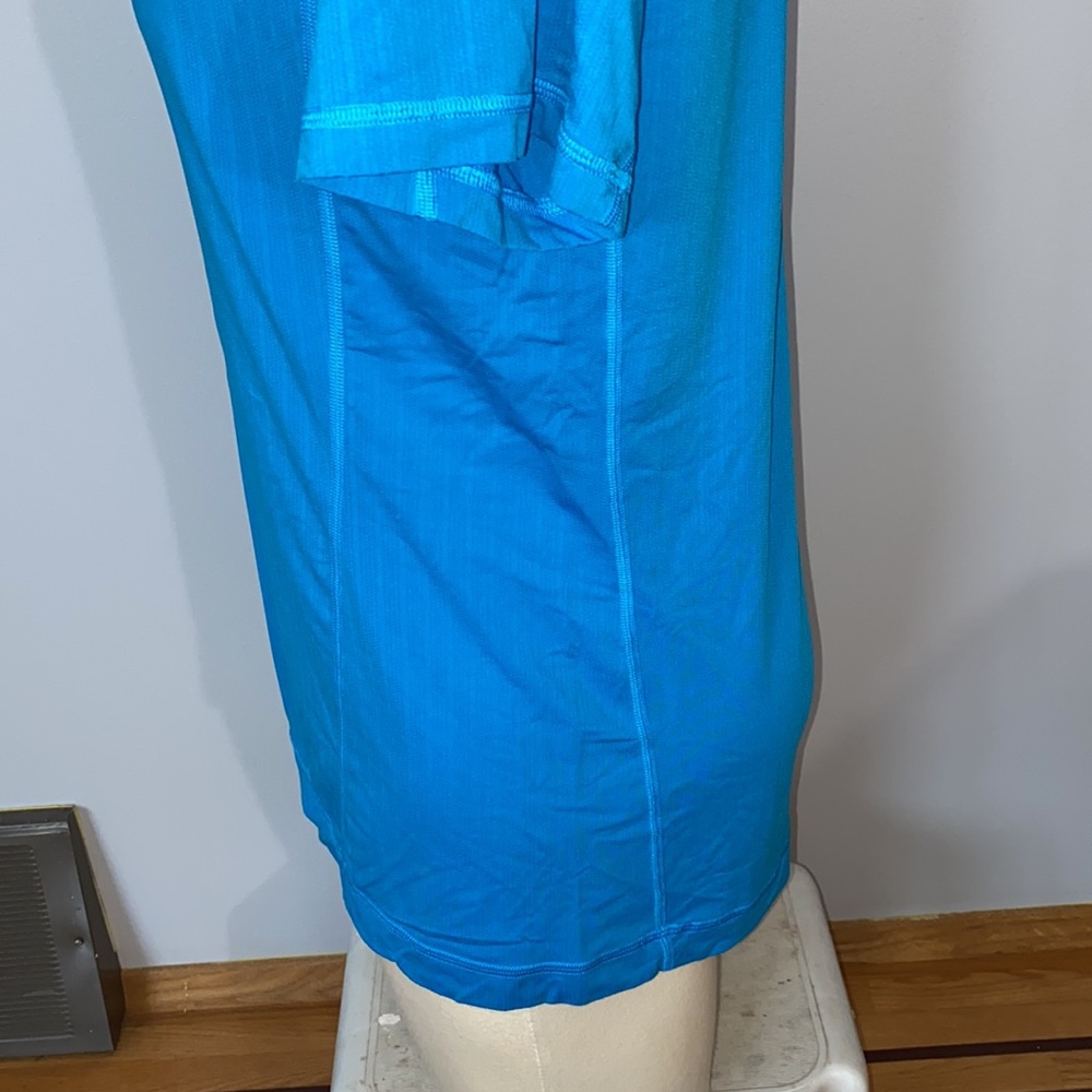 Lululemon Mens V Neck Tee - Picture 13 of 14
